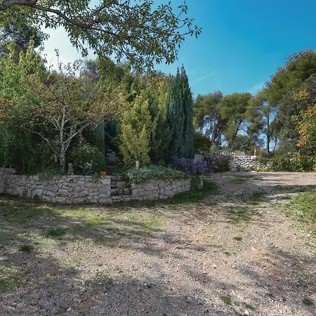 1 Bedroom Awesome In Arbanija Apartamento Trogir