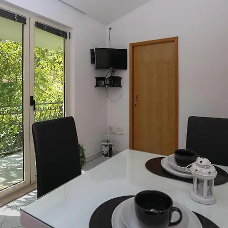 1 Bedroom Awesome In Arbanija Trogir
