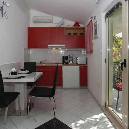 Apartman 1 Bedroom Awesome In Arbanija Trogir