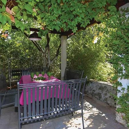 1 Bedroom Awesome In Arbanija